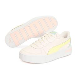 Buty Sportowe Damskie Puma Skye Whisper. Białe buty sportowe lifestyle Puma, bez wzorów, bez zapięcia, trekkingowe. Za 177.99 zł.