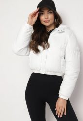 Biała Kurtka Pikowana o Krótkim Fasonie z Kapturem Tinthella. Białe kurtki Born2be, l, z aplikacjami, z jeansu, eleganckie, z kapturem. Za 109.99 zł.
