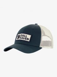Czapka z daszkiem Fjallraven Langtradarkeps. Białe czapki z daszkiem Fjällräven, bez wzorów, z bawełny, eleganckie. Za 178.49 zł.