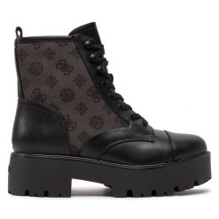 Botki Guess. Czarne botki Guess, z aplikacjami, bez obcasa, na płaskiej podeszwie, bez zapięcia. Za 359.99 zł.