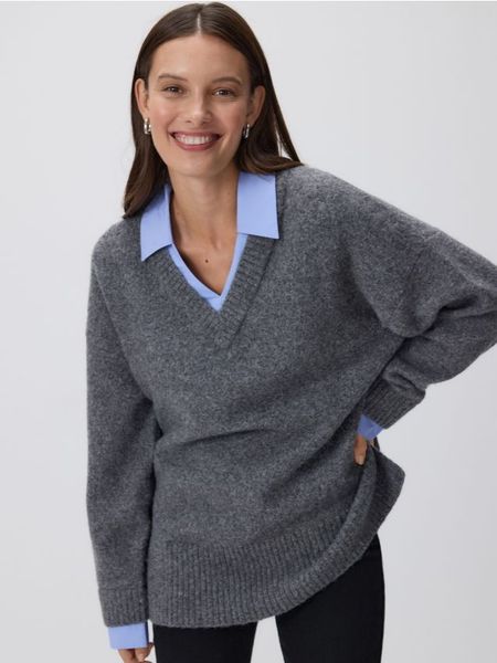 Sweter z koszulowym kołnierzem - szary. Szare swetry Reserved, l, bez wzorów, z dzianiny, bez ramiączek. Za 149.99 zł.