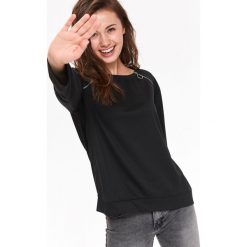 BLUZA DAMSKA NIEROZPINANA, Z SUWAKAMI. Czarne bluzy TROLL, na jesień, xs, bez wzorów, z dzianiny, bez ramiączek, bez kaptura. W wyprzedaży za 44.99 zł.