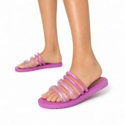 Klapki damskie Ipanema 26727 PUFFER TIRAS FEM. Czerwone klapki Ipanema, bez wzorów, z materiału, wakacyjne, bez obcasa, bez zapięcia. Za 69.00 zł.