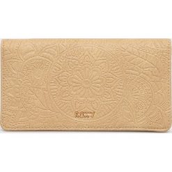 Roxy portfel damski kolor beżowy. Brązowe portfele Roxy, bez wzorów, z materiału. Za 139.99 zł.