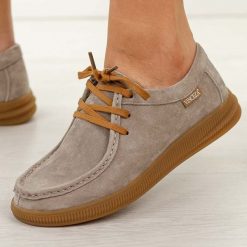 Beżowe skórzane mokasyny damskie Vinceza 95391. Brązowe mokasyny VINCEZA, bez wzorów, z jeansu, z okrągłym noskiem. W wyprzedaży za 215.10 zł.