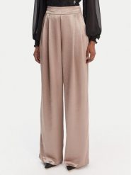 Guess Spodnie materiałowe W6RB66 W2612 Beżowy Slim Fit. Brązowe spodnie materiałowe Guess, z aplikacjami, z materiału. Za 525.00 zł.