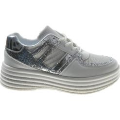 Pantofelek24 Sportowe damskie buty na platformie Białe /G2-3 8337 S218/ 39. Białe buty sportowe lifestyle Pantofelek24, bez wzorów, bez zapięcia. Za 59.90 zł.