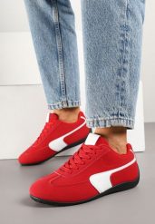 Czerwone Sneakersy w Stylu Kultowych Tenisówek Virritia. Czerwone buty sportowe lifestyle Born2be, z aplikacjami, z jeansu, eleganckie, bez zapięcia. W wyprzedaży za 76.49 zł.
