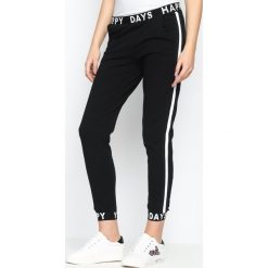 Czarne Spodnie Dresowe Happy Days. Spodnie dresowe marki bonprix. Za 69.99 zł.