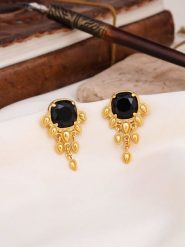 L'Atelier de Gaia Pozłacane kolczyki-wkrętki z kocim okiem rozmiar: onesize. Czarne kolczyki L'Atelier de Gaia, pozłacane. Za 43.99 zł.