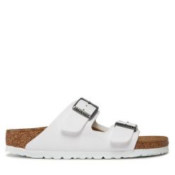 Klapki Birkenstock. Białe klapki Birkenstock, bez wzorów, bez obcasa, bez zapięcia. Za 399.99 zł.