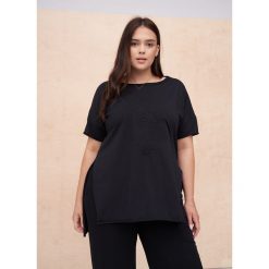 Tunika Damska Letaro Plus Size Czarny. Czarne tuniki blue shadow, plus size, z aplikacjami, z bawełny, sportowe, bez kołnierzyka, bez ramiączek. Za 169.90 zł.