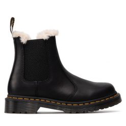 Sztyblety Dr. Martens. Czarne botki Dr Martens, bez wzorów, bez obcasa, na płaskiej podeszwie, bez zapięcia. Za 989.99 zł.
