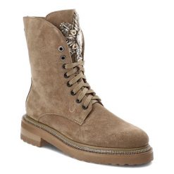 Beżowe Botki Alma En Pena Eleganckie Obuwie Jesienne. Brązowe botki Alma En Pena, bez wzorów, z materiału, eleganckie, bez obcasa, na obcasie, bez zapięcia. Za 659.00 zł.