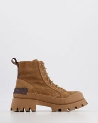 ZAMSZOWE BOTKI 00102024S CAMEL. Brązowe botki Venezia, bez wzorów, ze skóry, bez obcasa, bez zapięcia. Za 299.00 zł.
