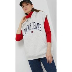 Tommy Jeans bluza damska kolor szary z kapturem z aplikacją. Szare bluzy Tommy Jeans, l, z aplikacjami, z dzianiny, z kapturem. W wyprzedaży za 344.99 zł.