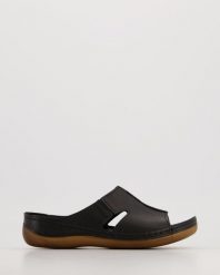 SKÓRZANE KLAPKI AMIL22-530 BLK-S. Klapki Venezia, bez wzorów, ze skóry, bez obcasa, na koturnie, bez zapięcia. Za 159.00 zł.
