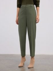 BGN Spodnie w kolorze zielonym rozmiar: 38. Brązowe spodnie materiałowe BGN, bez wzorów, z materiału, z podwyższonym stanem. Za 149.31 zł.