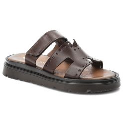 Klapki damskie Armodo, cholewka ze skóry naturalnej z ażurowymi perforacjami szeroki pasek z regulacją na rzep, brązowe, 40440. Brązowe klapki Armodo, w ażurowe wzory, z materiału, eleganckie, bez obcasa, bez zapięcia. Za 260.90 zł.