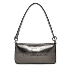Torebka Calvin Klein Jeans. Szare torebki klasyczne Calvin Klein Jeans, bez wzorów, z jeansu, klasyczne, bez dodatków. Za 419.99 zł.