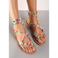 Złote Sandały Agarousa. Żółte sandały Renee, bez wzorów, boho, z otwartym noskiem, bez obcasa, na płaskiej podeszwie, bez zapięcia. W wyprzedaży za 55.99 zł.