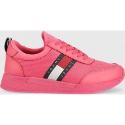 Tommy Jeans sneakersy Flexi Runner kolor różowy. Czerwone buty sportowe lifestyle Tommy Jeans, bez wzorów, z jeansu, sportowe, z okrągłym noskiem, bez zapięcia. W wyprzedaży za 309.99 zł.