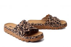 RIEKER V8763-61 beige combination, klapki damskie. Brązowe klapki Rieker, bez wzorów, bez obcasa, bez zapięcia. Za 237.72 zł.