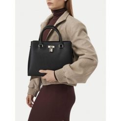 Torebka Nine West. Czarne torebki klasyczne Nine West, bez wzorów, bez dodatków. Za 299.99 zł.