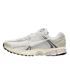 Buty do chodzenia dla dorosłych Nike Zoom Vomero 5 Platinum Tint. Białe buty do biegania Nike, bez wzorów, z kaszmiru, bez zapięcia, do biegania, nike zoom. Za 1,433.76 zł.