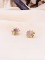 Pierres de Jade Pozłacane kolczyki-wkrętki z ametystami rozmiar: onesize. Różowe kolczyki Pierres de Jade, z ametystem, pozłacane. Za 56.99 zł.