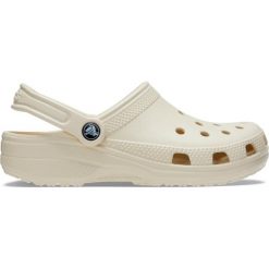Klapki dla dorosłych Crocs Classic. Niebieskie klapki Crocs, bez wzorów, bez obcasa, bez zapięcia. W wyprzedaży za 134.97 zł.