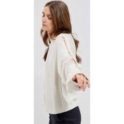 Sweter z ozdobnymi rękawami. Brązowe swetry MOODO, s, bez wzorów, z poliamidu, bez ramiączek. W wyprzedaży za 54.99 zł.