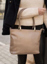 Shopperka skórzana DAN-A t458 beżowa. Brązowe torebki klasyczne DAN-A, bez wzorów, ze skóry, eleganckie, bez dodatków. Za 208.99 zł.