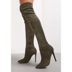 Zielone Kozaki Yelkas. Zielone kozaki Renee, bez wzorów, ze szpiczastym noskiem, bez obcasa, na obcasie, bez zapięcia. W wyprzedaży za 135.99 zł.