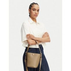 Torebka Lacoste. Czerwone torebki klasyczne Lacoste, bez wzorów, klasyczne, bez dodatków. Za 835.99 zł.