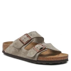 Klapki Birkenstock. Szare klapki Birkenstock, bez wzorów, bez obcasa, bez zapięcia. Za 539.99 zł.