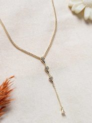 Lodie Silver Pozłacany naszyjnik z cyrkoniami - dł. 50 cm rozmiar: onesize. Szare naszyjniki Lodie Silver, z materiału, z cyrkonią, metalowe. Za 82.99 zł.