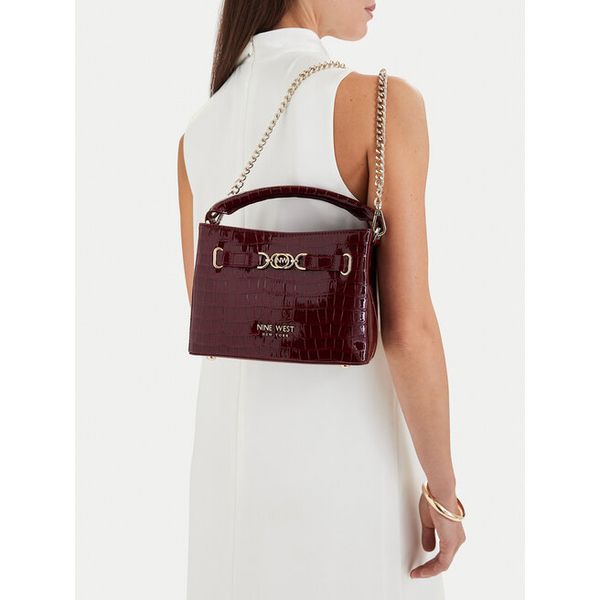 Torebka Nine West. Czerwone torebki klasyczne Nine West, bez wzorów, klasyczne, bez dodatków. Za 249.99 zł.