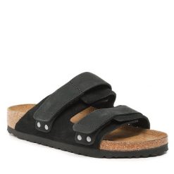 Klapki Birkenstock. Czarne klapki Birkenstock, bez wzorów, bez obcasa, bez zapięcia. Za 629.99 zł.
