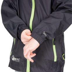 Kurtka Trespass Qikpac - unisex, pakowana, wodoodporna, czarna. Czarne kurtki do biegania Trespass, na zimę, bez wzorów, z bawełny, do biegania. Za 104.60 zł.