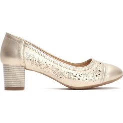 Złote Czółenka Smooth The Way. Czółenka marki Born2be. Za 49.99 zł.