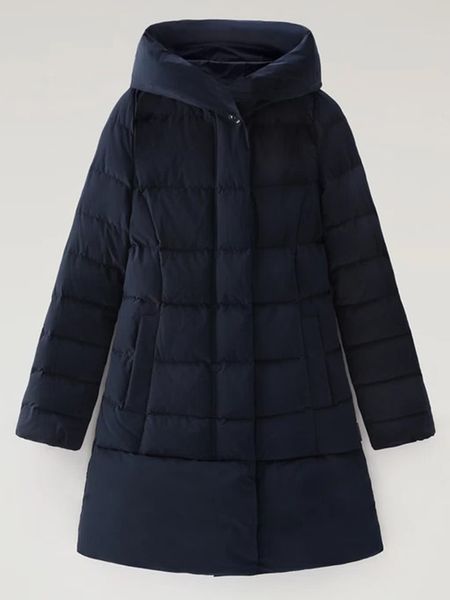 Woolrich Kurtka puchowa w kolorze granatowym rozmiar: L. Niebieskie kurtki Woolrich, l, bez wzorów, z puchu, bez kaptura. Za 2,059.74 zł.