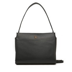 Torebka Tommy Hilfiger. Czarne torebki klasyczne Tommy Hilfiger, bez wzorów, klasyczne, bez dodatków. Za 399.99 zł.