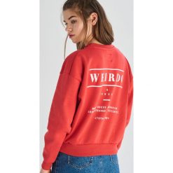 Bluza z napisem z tyłu - Czerwony. Bluzy marki Sinsay. Za 39.99 zł.