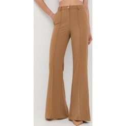 Twinset spodnie damskie kolor beżowy proste high waist. Brązowe spodnie materiałowe Twinset, bez wzorów, z materiału, z podwyższonym stanem. W wyprzedaży za 329.99 zł.