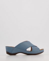 NIEBIESKIE KLAPKI SSW01307 DENI BL. Niebieskie klapki Venezia, bez wzorów, z denimu, bez obcasa, bez zapięcia. Za 179.00 zł.