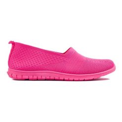 Różowe sportowe obuwie slip on. Czerwone buty treningowe bez wzorów, bez zapięcia. Za 80.05 zł.