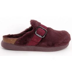 Klapki turystyczne damskie Scholl Ivy Big Buckle. Czerwone klapki Scholl, bez wzorów, z materiału, eleganckie, bez obcasa, bez zapięcia. Za 310.24 zł.