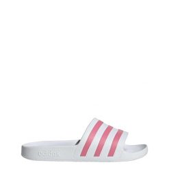 Klapki adilette Aqua. Brązowe klapki adidas, bez wzorów, bez obcasa, bez zapięcia. Za 109.00 zł.