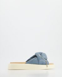 KLAPKI DAMSKIE 2687 Y077 BLUE. Niebieskie klapki Venezia, bez wzorów, ze skóry, bez obcasa, bez zapięcia. Za 169.00 zł.